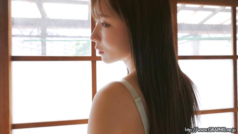 Graphis Gals – Ao Ebisaki 海老咲あお Seductive Clip 1