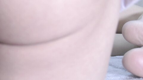 4892165-1 Exclusif [Séance photo privée · Masseuse érotique] ***szxpnnq*x <Une femme rasée comme Masami Nagano> « Que se passe-t-il quand on essaie un massage érotique ?! » Ma chatte me démange et mes tétons so