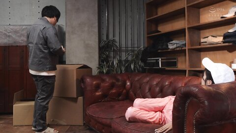 BLK-698 The Part-timers Who Work Hard And Get A Big Blowjob Have A Stinky Cock And A Quick Shan...