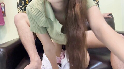 Thai Girl Fuck On Sofa เปิดห้องเย็ดกับแฟนรุ่นเดียวกัน เย็ดหีบนโซฟา น้ำห