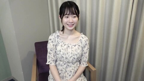 3259498-1 `I don`t need money I want to go home now` 18-year-old member of a very popular idol group