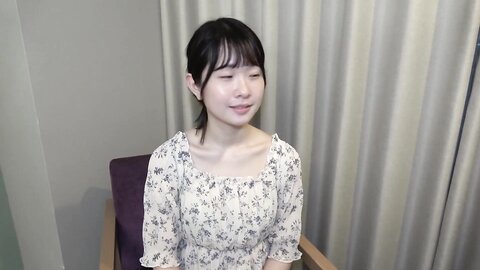 3259498-1 `I don`t need money I want to go home now` 18-year-old member of a very popular idol group