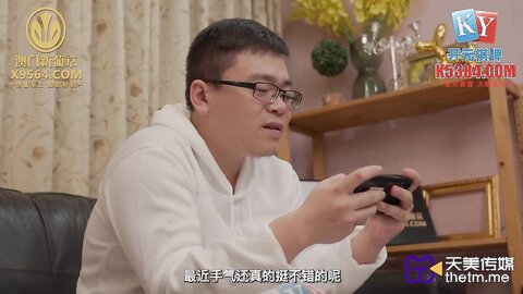 TMG094婊妹觊觎我的大鸡巴