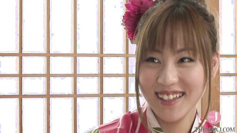 Beautiful Woman In Yukata Gets Aroused By Vibrator