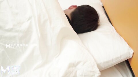 LY-021恋母癖儿子强上美乳母亲