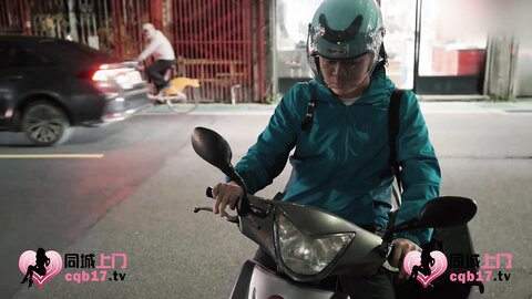 xsjtc14快递小哥遇上器张女顾客