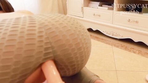 Chinese Vlog Tear Open Yoga Pants To Exercise Pussy