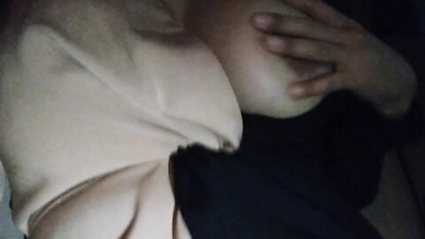 Thai Girl Big Boobs เรียก Grab Car แล้วช่วยตัวเอง