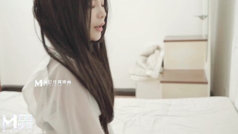 LY-028美少女的肉欲直播间