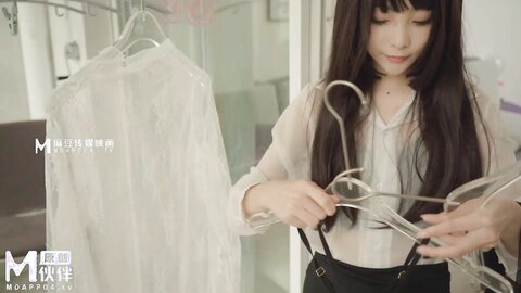 LY-028美少女的肉欲直播间