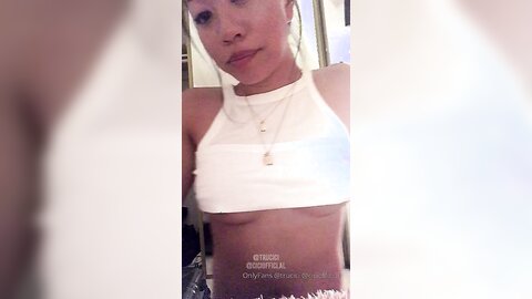 Trucici 2019 09 03 56978142 A Lil Wine Pon You Lapdance For Ya
