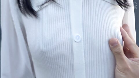 SUN-092 No Bra Nipples Pocchi Walk Feeling The Gaze In The Crowd Nipples Bing
