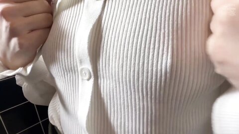 SUN-092 No Bra Nipples Pocchi Walk Feeling The Gaze In The Crowd Nipples Bing