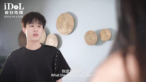 ID5318为了儿子上名校性感少妇献身招生主任