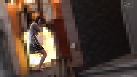 765ORECS-019 Super delicate beautiful girl -- Momona -chan is a binkan whole body remote vibe walk -- Outdoors...