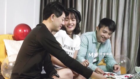 MD-0246父女乱伦给同学看-楚梦舒