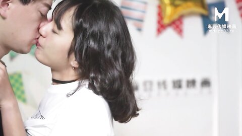 MD-0246父女乱伦给同学看-楚梦舒