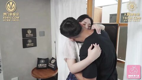 蜜桃传媒PMC215和小叔偷情差点被抓到