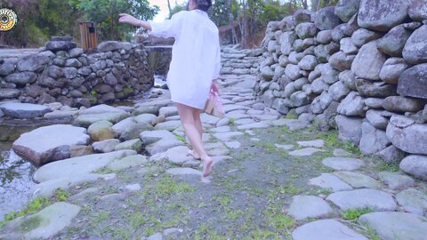 Fullfive 在幽靜的村子裡小溪边自慰 01 04 2020 28736559 Squirt In An Ancient Stone Village