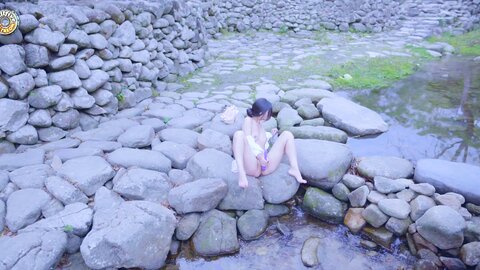 Fullfive 在幽靜的村子裡小溪边自慰 01 04 2020 28736559 Squirt In An Ancient Stone Village