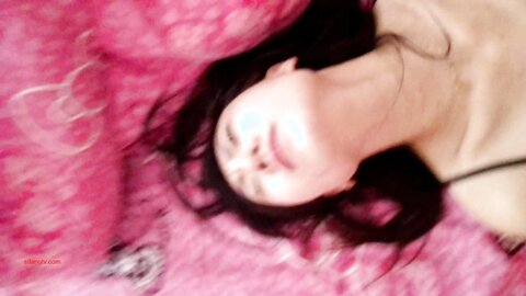 17 Beautiful Girls Showing Their Faces Are Good At Screaming