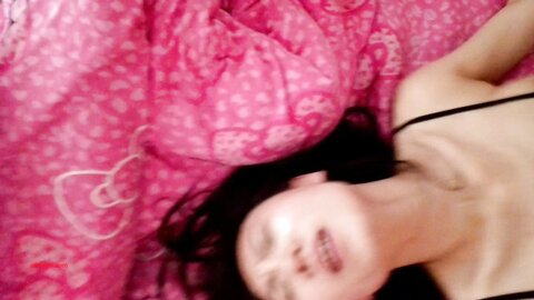 17 Beautiful Girls Showing Their Faces Are Good At Screaming