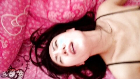 17 Beautiful Girls Showing Their Faces Are Good At Screaming