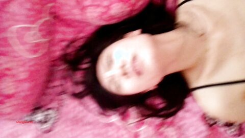 17 Beautiful Girls Showing Their Faces Are Good At Screaming