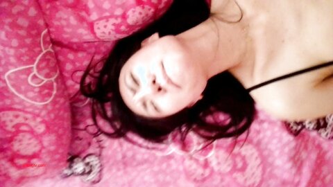 17 Beautiful Girls Showing Their Faces Are Good At Screaming
