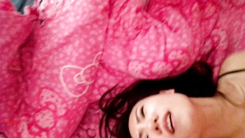 17 Beautiful Girls Showing Their Faces Are Good At Screaming