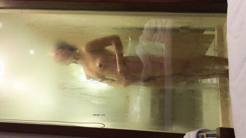 2014 12 13 093630 New Through The Looking Glass Bath