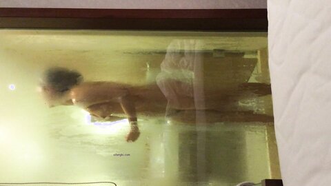 2014 12 13 093630 New Through The Looking Glass Bath