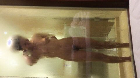2014 12 13 093630 New Through The Looking Glass Bath