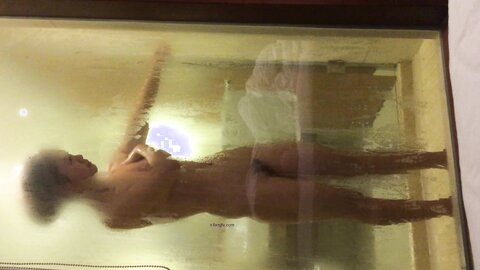 2014 12 13 093630 New Through The Looking Glass Bath