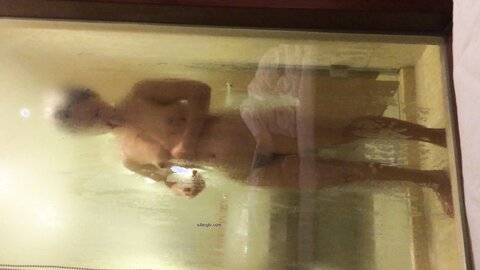 2014 12 13 093630 New Through The Looking Glass Bath