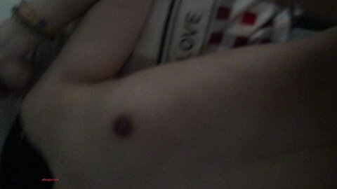 2 Half Exposed Face Is A Beautiful Woman Unfortunately The Time Is Relatively Short The Picture Is A Bit Dark