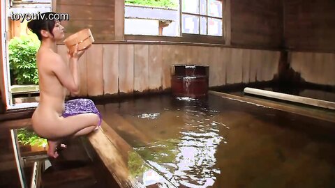 R-666 Beautiful bathing with boobs