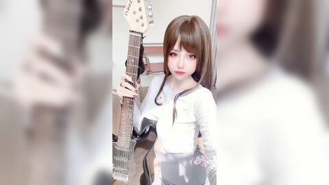 [Cosplay] Byoru - Hitomio16 Guitar sister