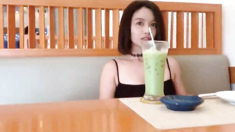 Japanese girl peeing on restaurant and show her pussy