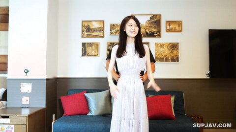 3709901 Exclusive [Uncensored] Upper and lower both mouths fully filled! Moriyo Mienyo of the Insta generation. She sucks a big cock with her cheeky little mouth. She gets her beautiful vagina covered in lewd...