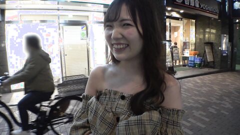 200GANA-2909 Seriously soft, first photo. 1951 The older pet shop clerk is weak in pushing because of its...