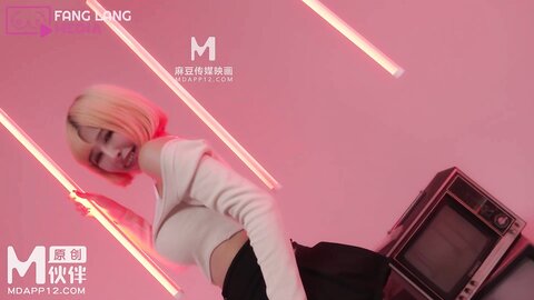 FX-0008痴汉导演胁迫奸淫巨乳助理