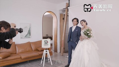 TMW202钻入闺蜜裙底舔逼