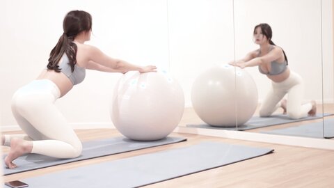 짐볼로 스트레칭⚪⧸ Yoga and Pilates with gym ball⚪⧸ 요가 필라테스 다양한 자세