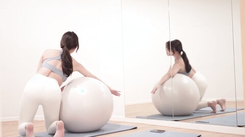 짐볼로 스트레칭⚪⧸ Yoga and Pilates with gym ball⚪⧸ 요가 필라테스 다양한 자세