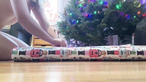 Fionaxjames 11 12 2022 2712889226 Naked Hot Chocolate And Wrapping Presents П÷▌└