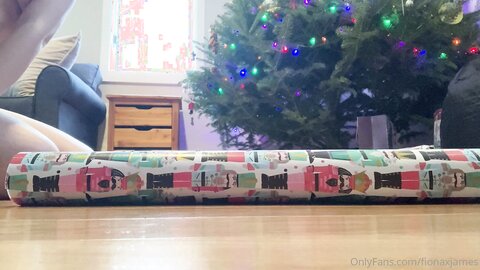 Fionaxjames 11 12 2022 2712889226 Naked Hot Chocolate And Wrapping Presents П÷▌└