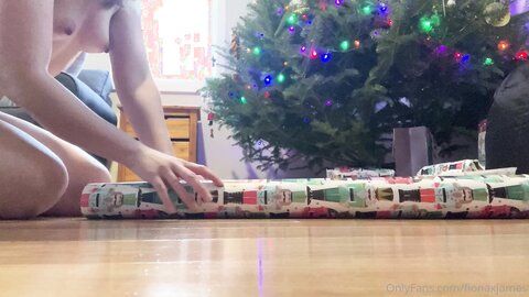 Fionaxjames 11 12 2022 2712889226 Naked Hot Chocolate And Wrapping Presents П÷▌└