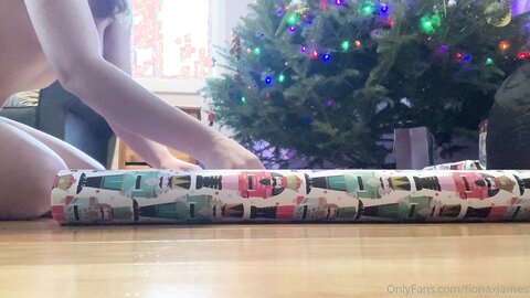 Fionaxjames 11 12 2022 2712889226 Naked Hot Chocolate And Wrapping Presents П÷▌└