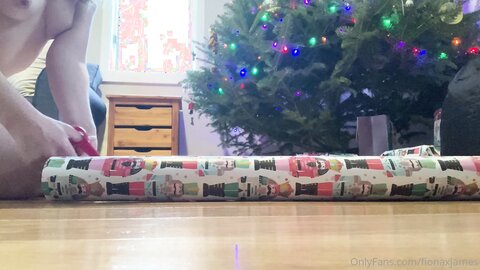 Fionaxjames 11 12 2022 2712889226 Naked Hot Chocolate And Wrapping Presents П÷▌└